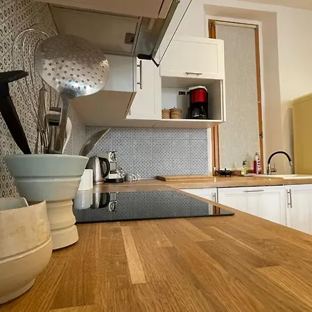 Апартаменты 1 Bed With Private Courtyard *