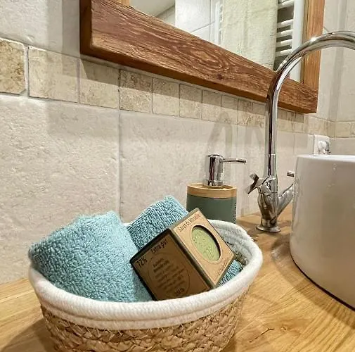 1 Bed With Private Courtyard Антиб