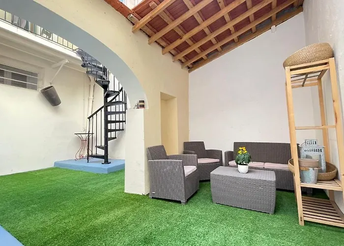 1 Bed With Private Courtyard *