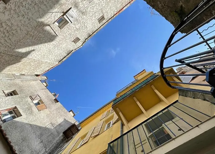 Апартаменты 1 Bed With Private Courtyard *